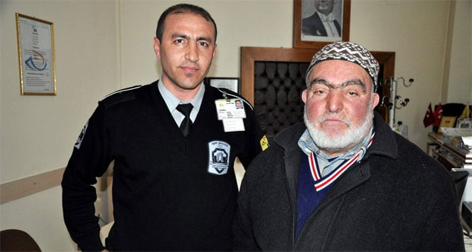 Güvenlik görevlisinin dikkati yaşlı adamı dolandırılmaktan kurtardı